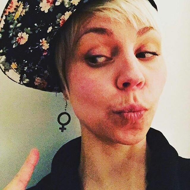 Pendientes Ella mini (símbolo de Venus)