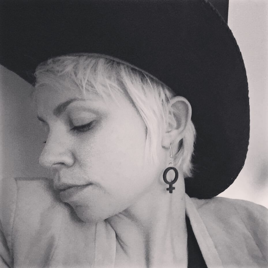 Pendientes Ella mini (símbolo de Venus)